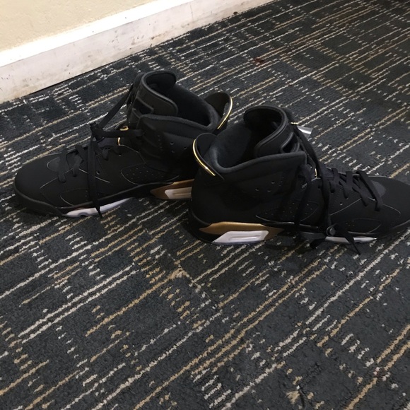 Black and gold 6s - Picture 3 of 4